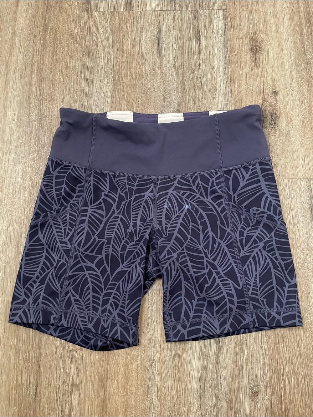 Lululemon shorts size 4